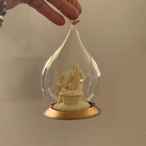 AVON Vintage NEW in OG box Collectable Spun Blown Glass Ornament w/ cord & stand